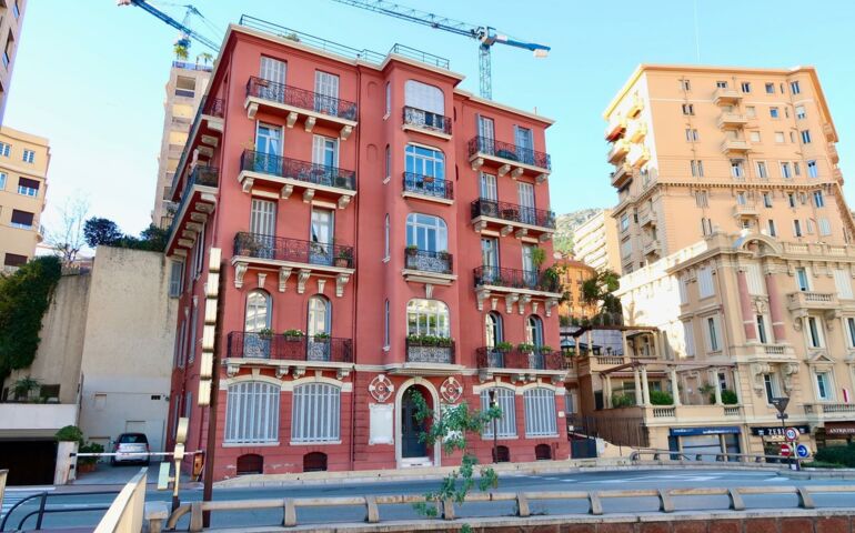 LOTUS BLEU - GRAND BUREAU SUR 2 ETAGES